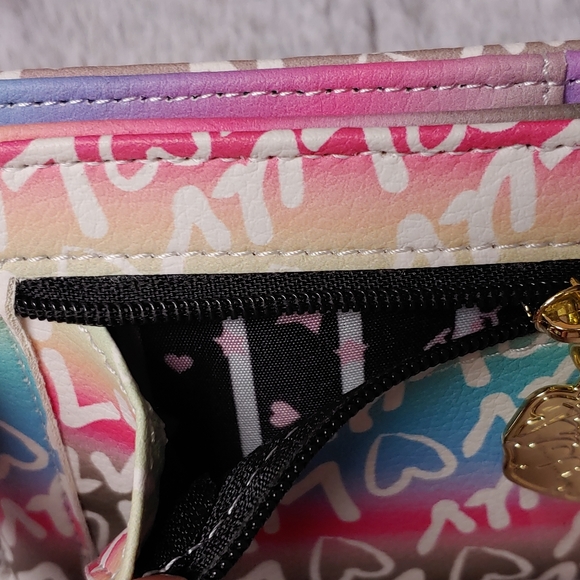 NWT Betsey Johnson LUV snap wallet card ID holder rainbow heart LBMONEYG - Picture 5 of 8